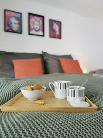 New City Center Piano Apartment with Netflix - Image 4