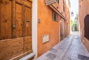 Five luxury Suites at the heart of Saint-Tropez - Image 2