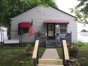 Cozy (2) bedroom home with deck and front porch - Image 3