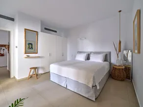 Private Luxury Scarlet beachfront villa, Molos, Paros - Image 5