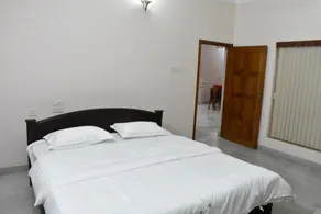 Cheerful four bedroom villa with a patio in Waynad - Image 3
