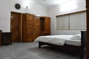 Cheerful four bedroom villa with a patio in Waynad - Image 2