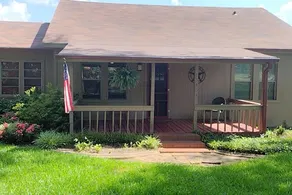 Mayberry Lakeshore Cottage at Lake Palestine - Image 2