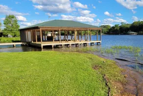 Mayberry Lakeshore Cottage at Lake Palestine - Image 3