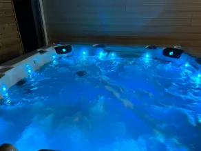 Nordik Spa - Hot tub - Sauna - Pool table & more - Image 5