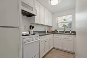 1/1 | Downtown | Cozy Comfort | Updated Apartment - Image 5