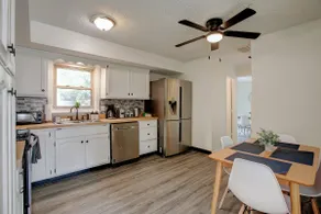 Downstairs BR! 4BR+Fenced Yard+Dog friendly+WFH - Image 5