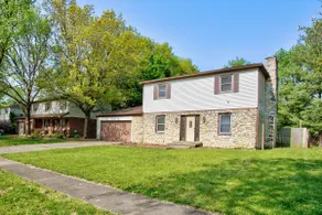 Downstairs BR! 4BR+Fenced Yard+Dog friendly+WFH - Image 2