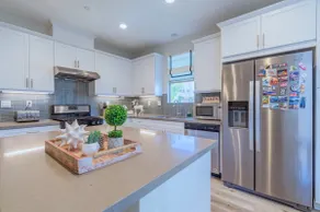 Modern 3B home in Amazing resort-style community - Image 4
