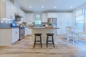 Modern 3B home in Amazing resort-style community - Image 3