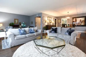 Picture Perfect 3Bed Steps from Train and FLW - Image 5