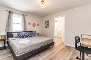 Renovated house close to Dtown Durham w king bed - Image 3