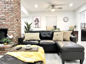 3BR/2BA Near the BLVD - Parking, Laundry, Sleep 10 - Image 2