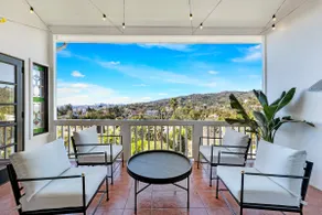 LA Luxe w/View Spacious &Stylish - Image 4