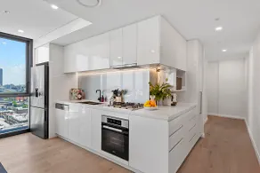 2 BR Brisbane Sky Home. City, Bridge & River Views - Image 3