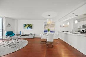 King Size Suite With Free Parking - Image 2