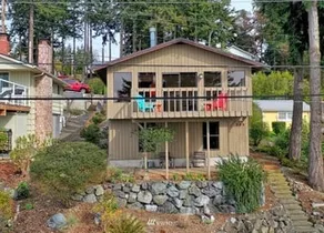 PUGET SOUND VIEWS! Beach, Full Kitchen! 2 Kings! - Image 5