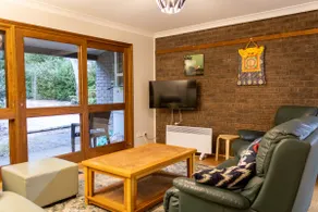 Peaceful, spacious and renovated 3-br home - Image 2