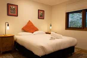 Peaceful, spacious and renovated 3-br home - Image 3