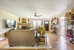 A spacious cottage with gorgeous Mountain Views! - Image 4