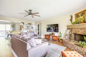 A spacious cottage with gorgeous Mountain Views! - Image 5
