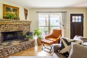 A spacious cottage with gorgeous Mountain Views! - Image 3