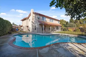 Spacious 3K sq ft 4BD/3Bath + Pool - Image 2