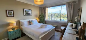 Harbourfront Bliss - 2 bedrooms, Parking, Harbour Views - Image 2