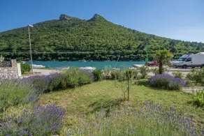 Beachfront Holiday Home, pets welcome! - Image 2