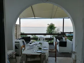 Apartment with pool in a villa by the sea - Image 4