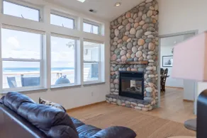 Ocean Lookout -Ocean front/ Wifi/Hot Tub/ - Image 2