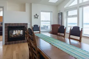 Ocean Lookout -Ocean front/ Wifi/Hot Tub/ - Image 3