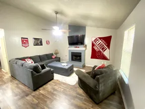 OU Heisman Hideaway- 2 miles to OU & Love Field - Image 3