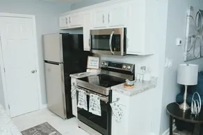 ROBIN'S NEST: CHARMING HOME MINS FROM EVERYWHERE! - Image 5