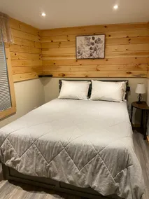 Cozy stream-side cabin - Image 3