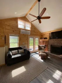 Cozy stream-side cabin - Image 2