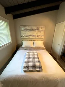 NEW! Updated *|* Stylish *|* OP getaway w/ Hot Tub - Image 4