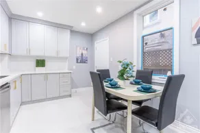 The Downtown Lounge - 4 Bedroom Home w/ Parking! - Image 3