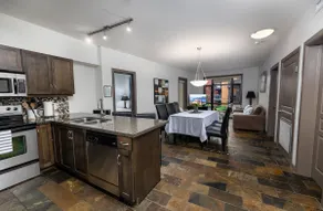 Upgraded lakeside resort dream vacation home - Image 3