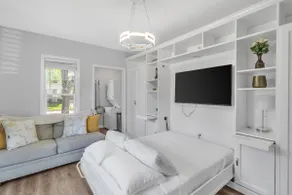 Stunning Studio - Image 3