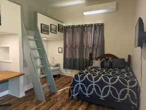 The Nook - a spacious, yet cozy studio guesthouse - Image 3