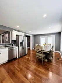 CHeerful 3-bedroom waterfront home - Image 5