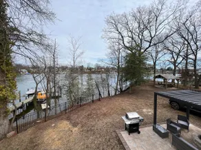 CHeerful 3-bedroom waterfront home - Image 4
