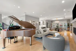 Simply Elegant Townhouse City/Newton STR-24-5 - Image 2