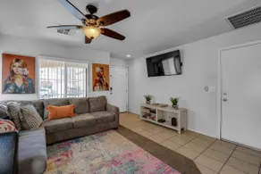 Clean and Cozy 3 bedroom house with garage - Image 4
