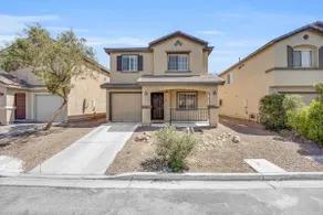 Clean and Cozy 3 bedroom house with garage - Image 2