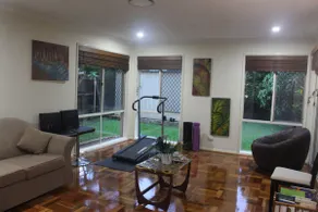 Cosy, green home in Forest Lake - Image 4