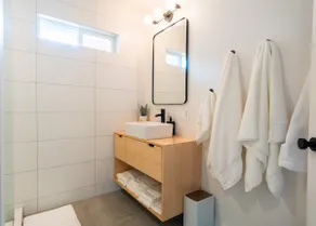 **THRESHOLD** Stunning Luxury Studio - Image 3