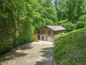 Lakeside Family Escape-Modern log home in secluded cove w/pvt. dock, Sleeps 12 - Image 2