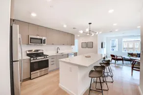 ChillHouse Sunny 2BR Flat Roof Deck mins to NYC - Image 3
